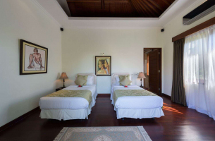 Villa-Kalimaya-IV-Upstairs-guest-bedroom-two