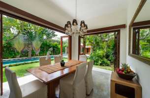 Villa-Kalimaya-II-Dining-with-garden-view