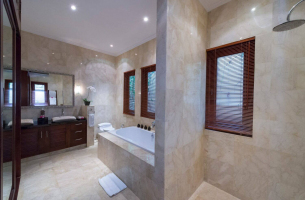 Villa-Kalimaya-II-Ground-floor-guest-bedroom-ensuite