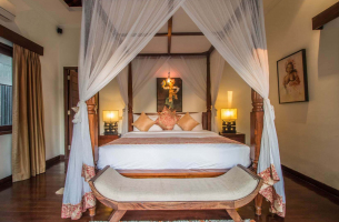 Villa-Kalimaya-III-Guest-bedroom-grandeur-1